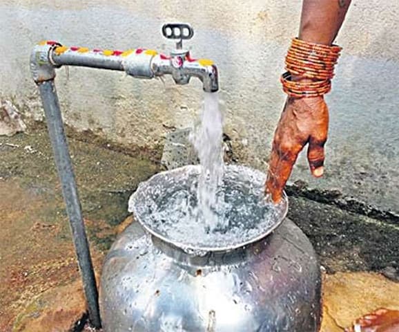 कटिहार में सबसे अधिक जलापूर्ति की शिकायत, मधुबनी में सबसे कम समस्या, जानें कितना पानी पी जाते हैं बिहार के लोग