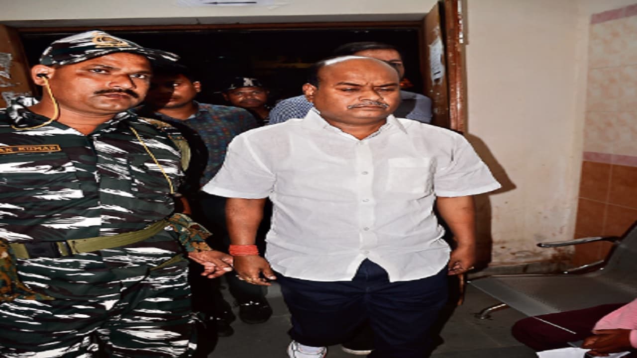 Jharkhand News: झामुमो नेता पंकज मिश्रा गिरफ्तार, ED अधिकारियों ने इन मामलों से जुड़े पूछे सवाल