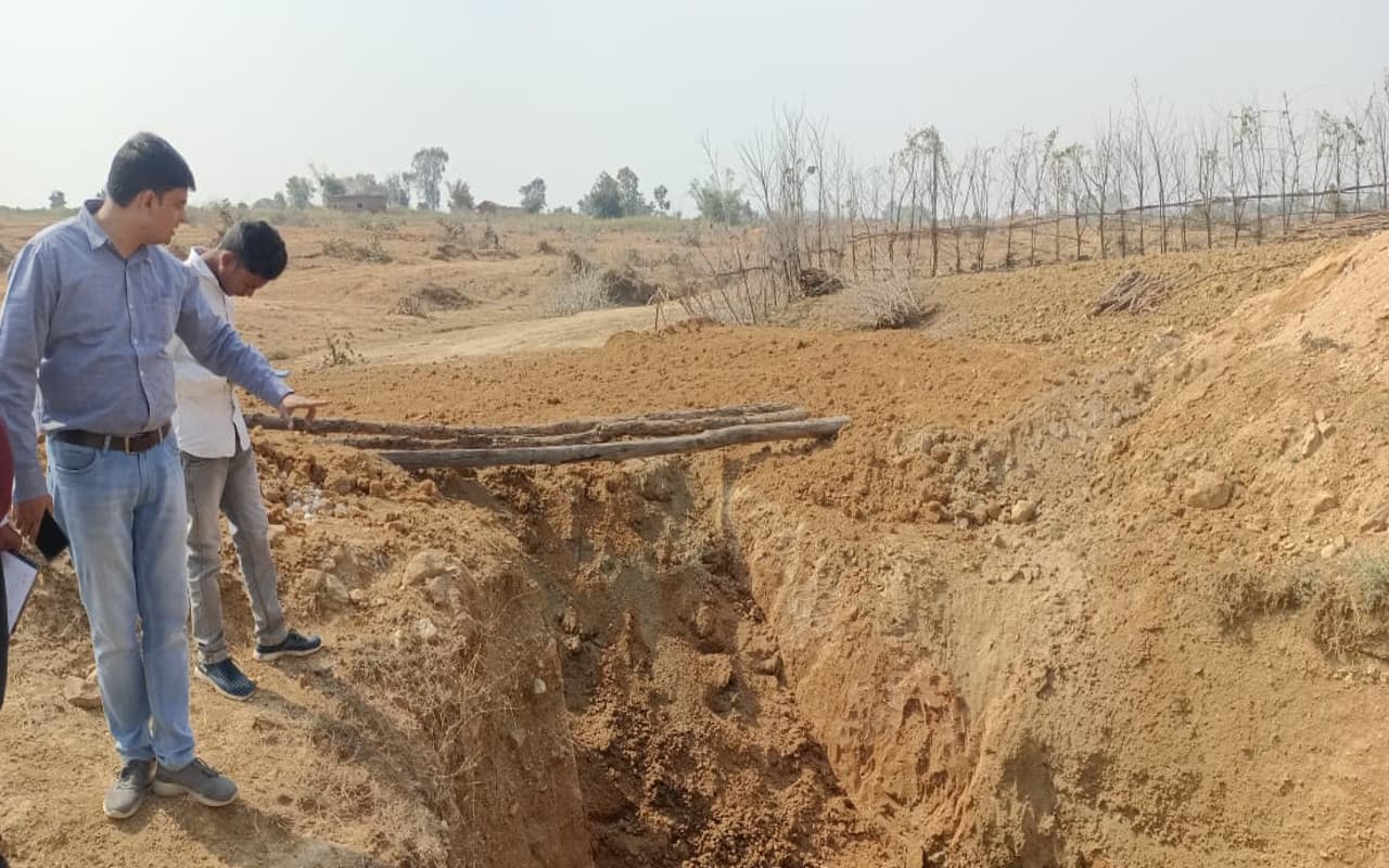 Prabhat Khabar Impact: पलामू में मजदूर की जगह जेसीबी से हो रहा मनरेगा कार्य, पांकी बीडीओ की जांच में पुष्टि