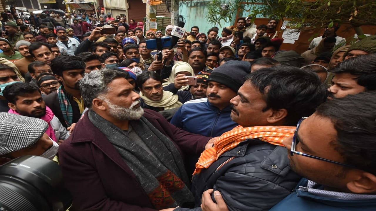 पटना में जिन बच्चियों को सिरफिरे ने छत से फेंका, उस परिवार से मिले पप्पू यादव, इलाज का खर्च उठाएगी जाप