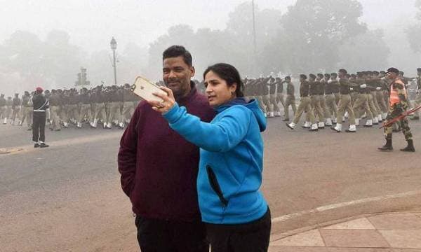 Valentine Week: रंजीता रंजन की तस्वीर देखकर ही दिल दे बैठे थे पप्पू यादव, फिल्मी स्टोरी जैसी है ये प्रेम कहानी