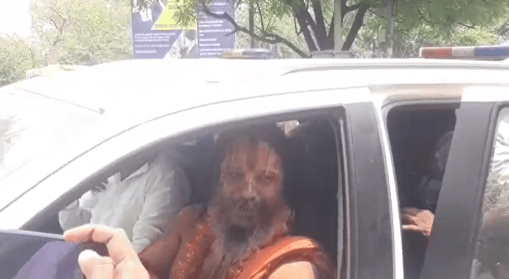 माहौल बिगाड़ने ताजमहल जा रहे जगद्गुरु परमहंस आचार्य हिरासत में, शिवलिंग स्‍थापित करने का किया था ऐलान