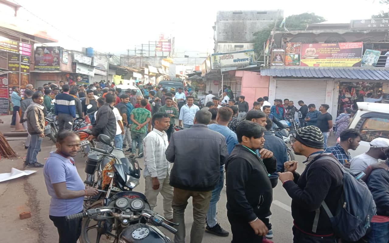 Jharkhand News: जैन समुदाय के तीर्थ स्थल पारसनाथ में जमकर हुआ हंगामा,स्कूली बच्चों को दर्शन करने से रोका