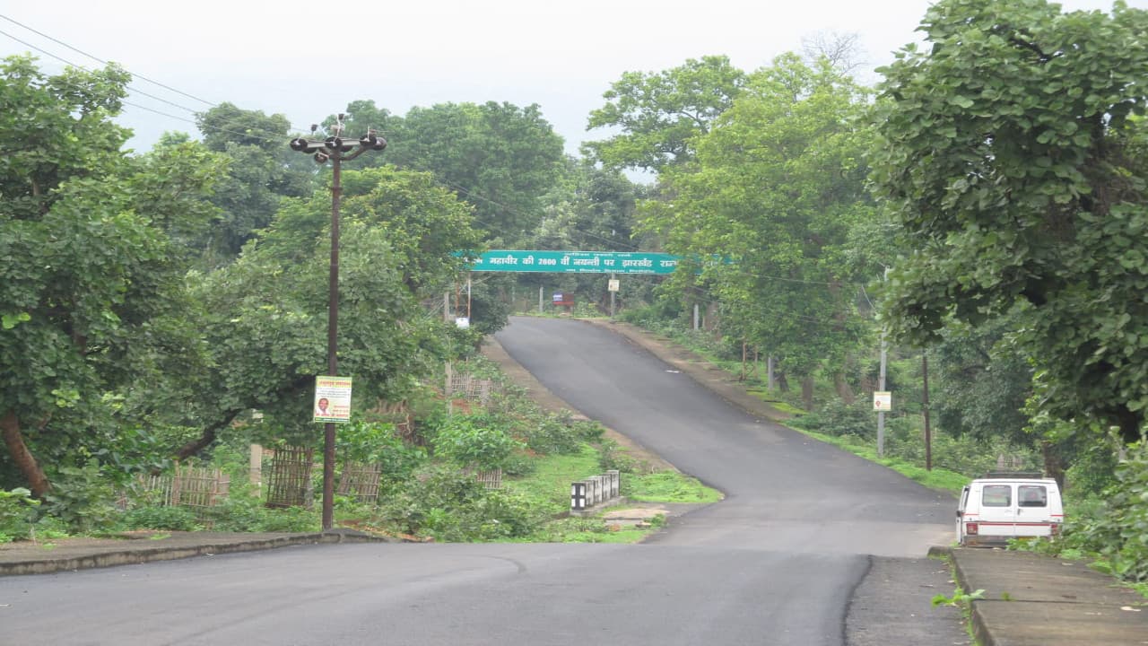 गिरिडीह के पारसनाथ में देखिए बदलाव, कभी बुनियादी सुविधाओं का था अभाव, अब हुआ चहुंमुखी विकास, जानें कैसे