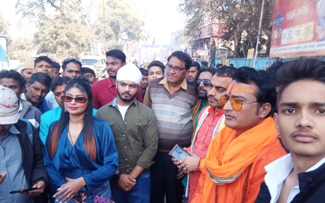 पलामू में चल रही फीचर फिल्म 'राज पंडित' की शूटिंग, मशहूर मॉडल परी पासवान सहित कई कलाकार हैं शामिल