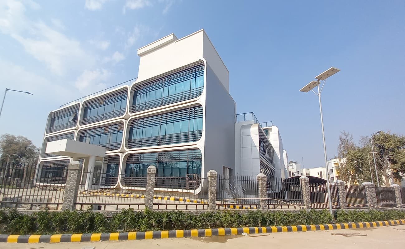 पटना में परिवहन कॉम्प्लेक्स 95 फीसदी बनकर तैयार, लेकिन अभी इसके चालू होने पर संशय