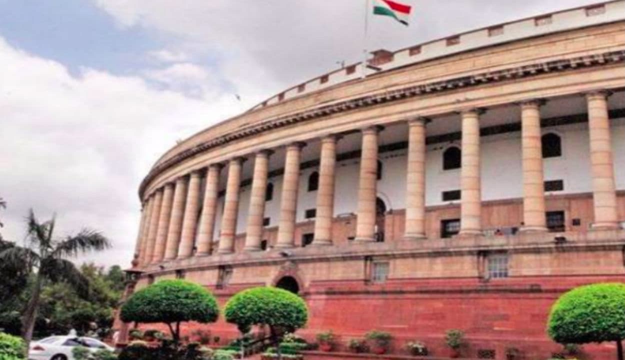 Labour Code Bills : सरकार की इजाजत के बिना कंपनियों में हो सकती हैं छंटनी, शर्तें लागू