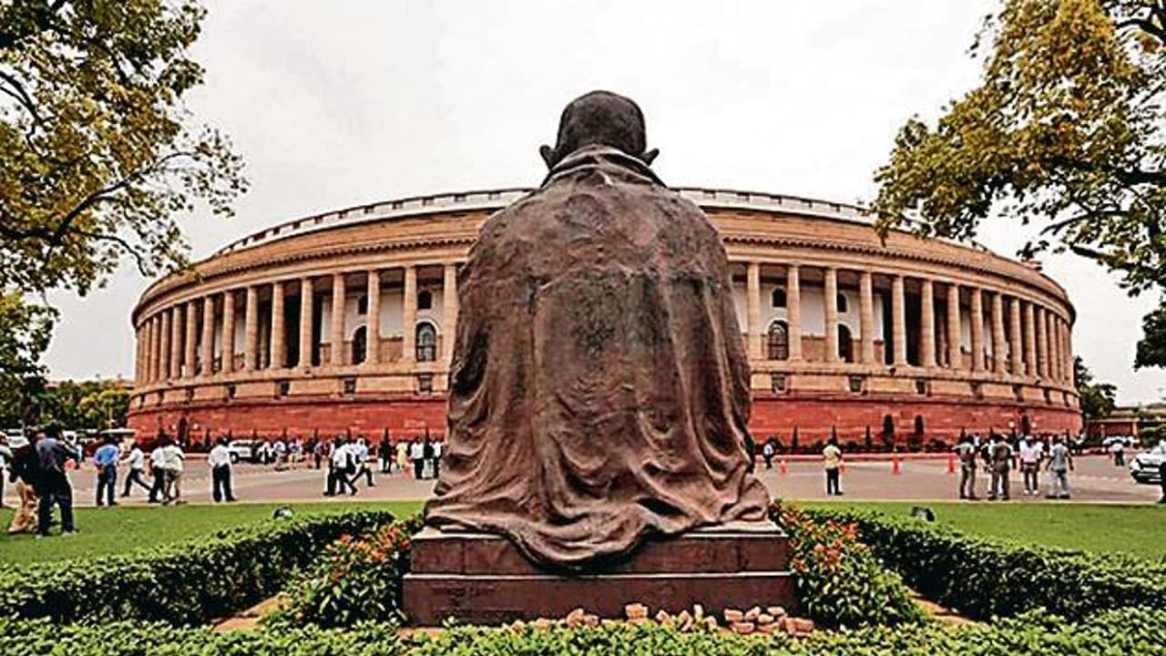 महंगाई के मुद्दे पर आज लोकसभा में चर्चा कराएगी सरकार, शिवसेना और कांग्रेस ने सदन में उठाई है मांग