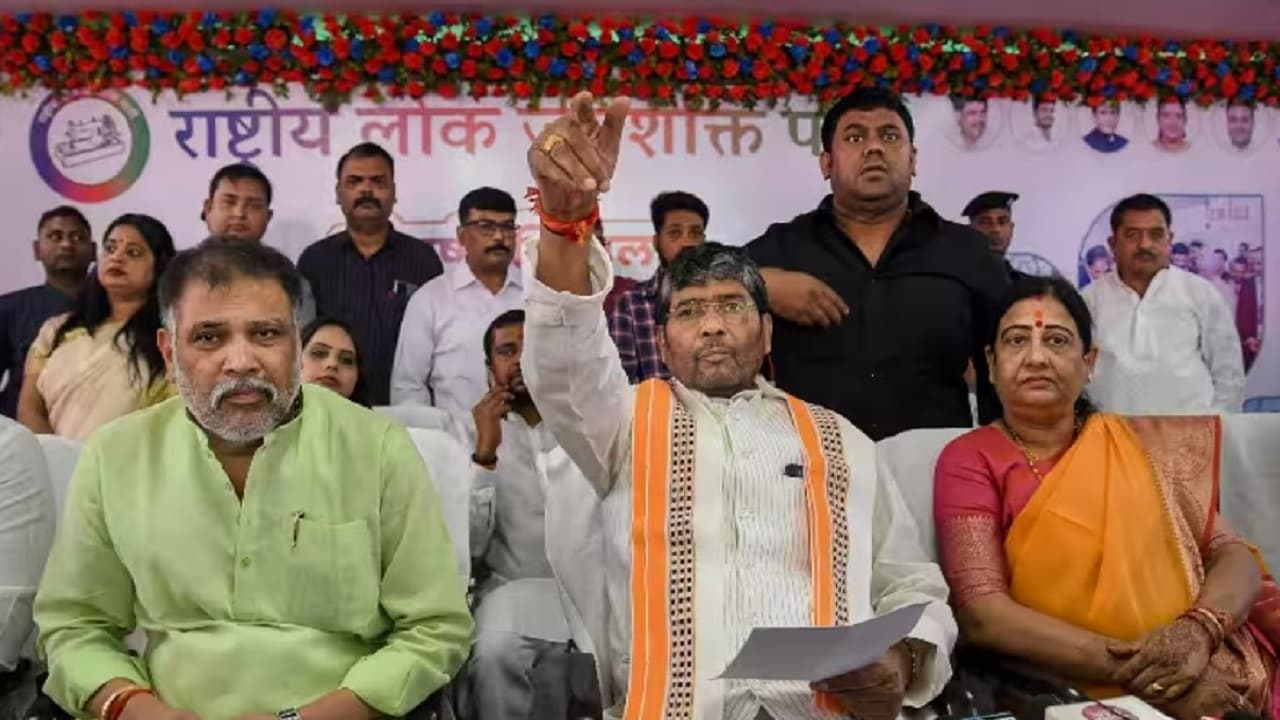 बिहार: NDA में कमजोर पड़ी पार्टी तो बिछड़ने लगे पारस के साथी, सांसद के बाद अब प्रदेश महासचिव ने भी छोड़ा साथ