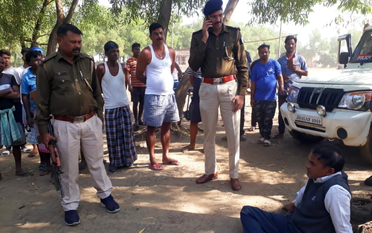 Jharkhand: पूर्वी सिंहभूम में प्रधान शिक्षक ने 8 साल की आदिवासी बच्ची के साथ की गंदी हरकत, भीड़ ने पीटा