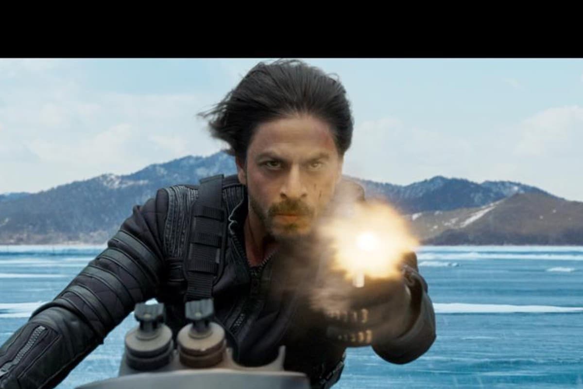 Pathaan: शाहरुख खान ने पठान फिल्म में किया गजब का स्टंट, जमी हुई झील पर दौड़ाई बाइक