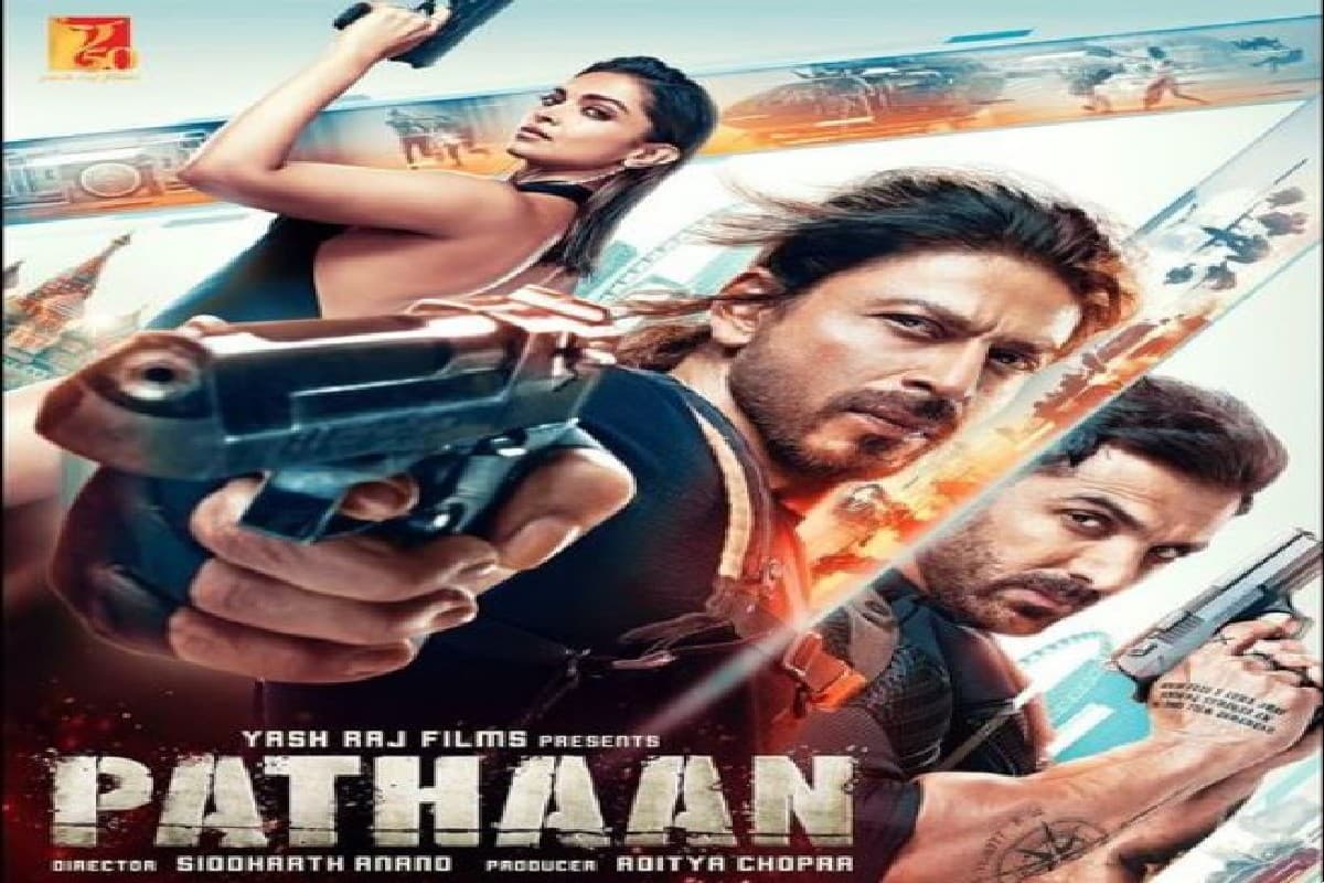 पेटी बांध ली..? तो चलें, पठान फिल्म का नया पोस्टर आउट, एक्शन लुक में SRK को देख फैंस बोले- इंतजार नहीं...