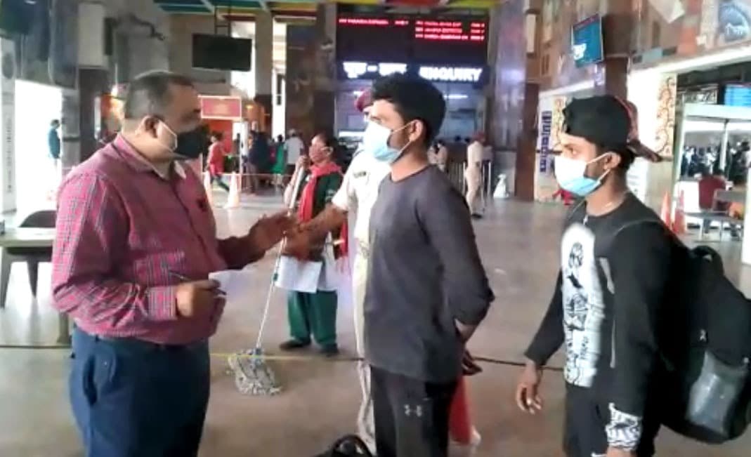 Bihar News: 13 घंटे में पटना जंक्शन पर 68 ट्रेनों से आये 53 हजार यात्री, केवल 835 की हुई कोरोना जांच