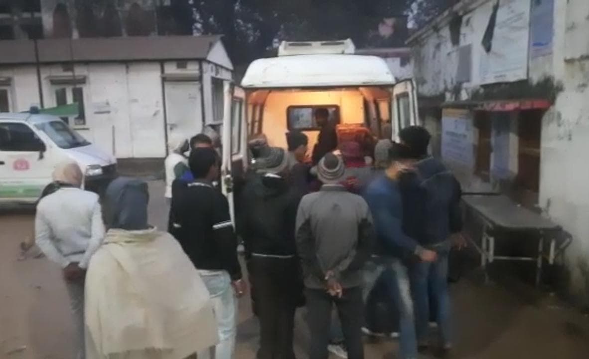 पटना में कार का टायर फटने से बड़ा हादसा, तीन लोगों की मौके पर मौत, दो घायल