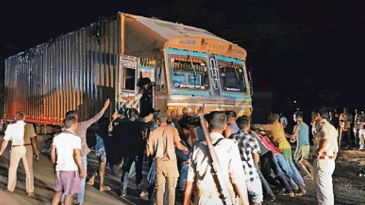 पटना में रफ्तार का कहर.. बिहटा-आरा NH-30 पर ट्रक और ट्रैक्टर ने चार को कुचला, दो की दर्दनाक मौत