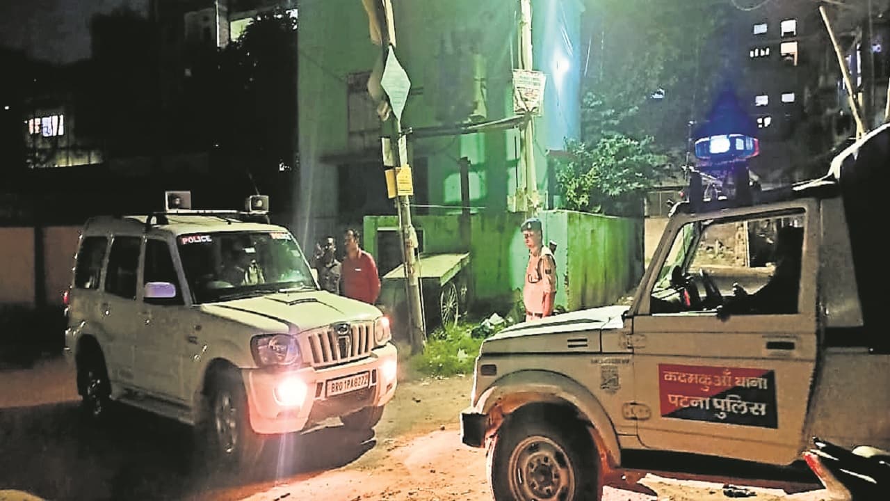 पटना: बदमाशों ने पहले दुकानदार को गोलियों से भूना, फिर इलाज कराने ले जा रहे व्यक्ति को भी मारी गोली