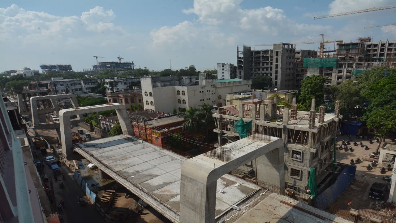 PHOTOS: पटना में डबल डेकर फ्लाइओवर का सुपर स्ट्रक्चर तैयार, अशोक राजपथ में चल रहा निर्माण कार्य देखिए..