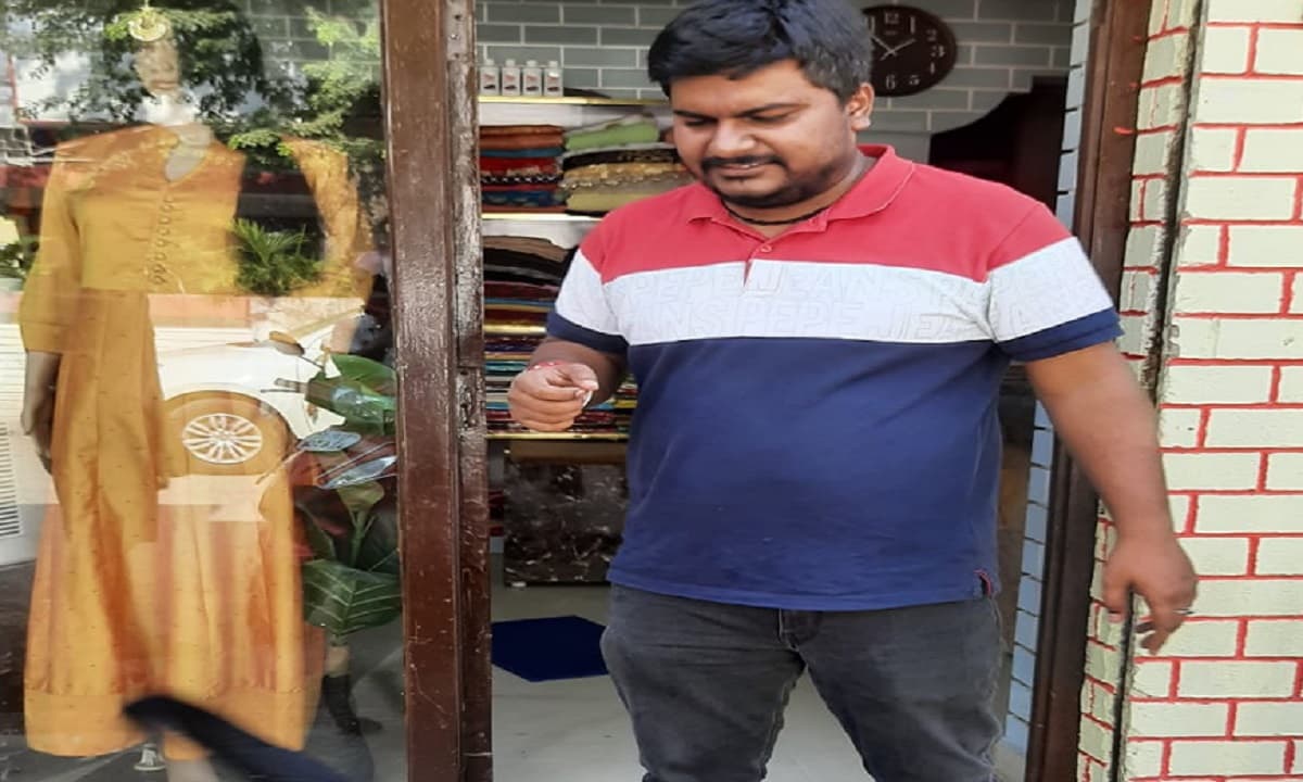 Patna News: कभी CBI तो कभी ED का अधिकारी बता करोड़ों रुपये ठगा, पुलिस ने दबोचा तो थाने में लग गयी भीड़