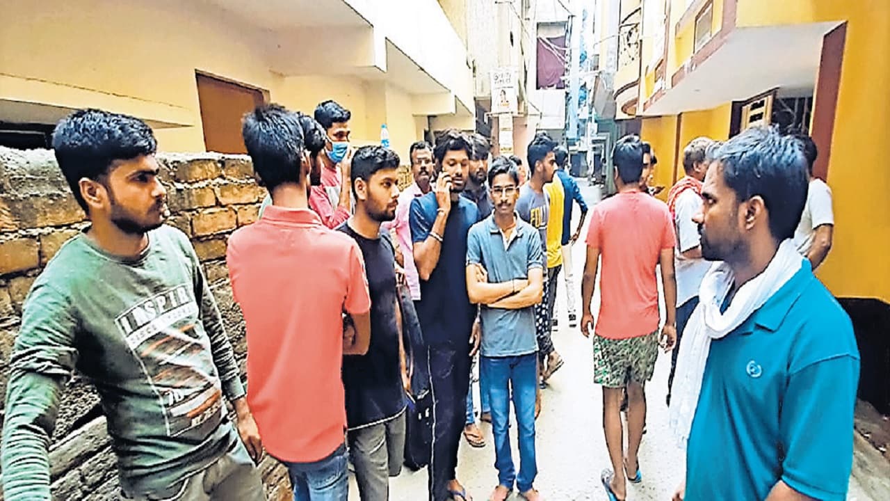 पटना के लॉज में छात्र की हत्या: पहले गर्म बर्तन से दागा फिर चाकू से गोदा, दोनों आंखें भी कर दी बाहर