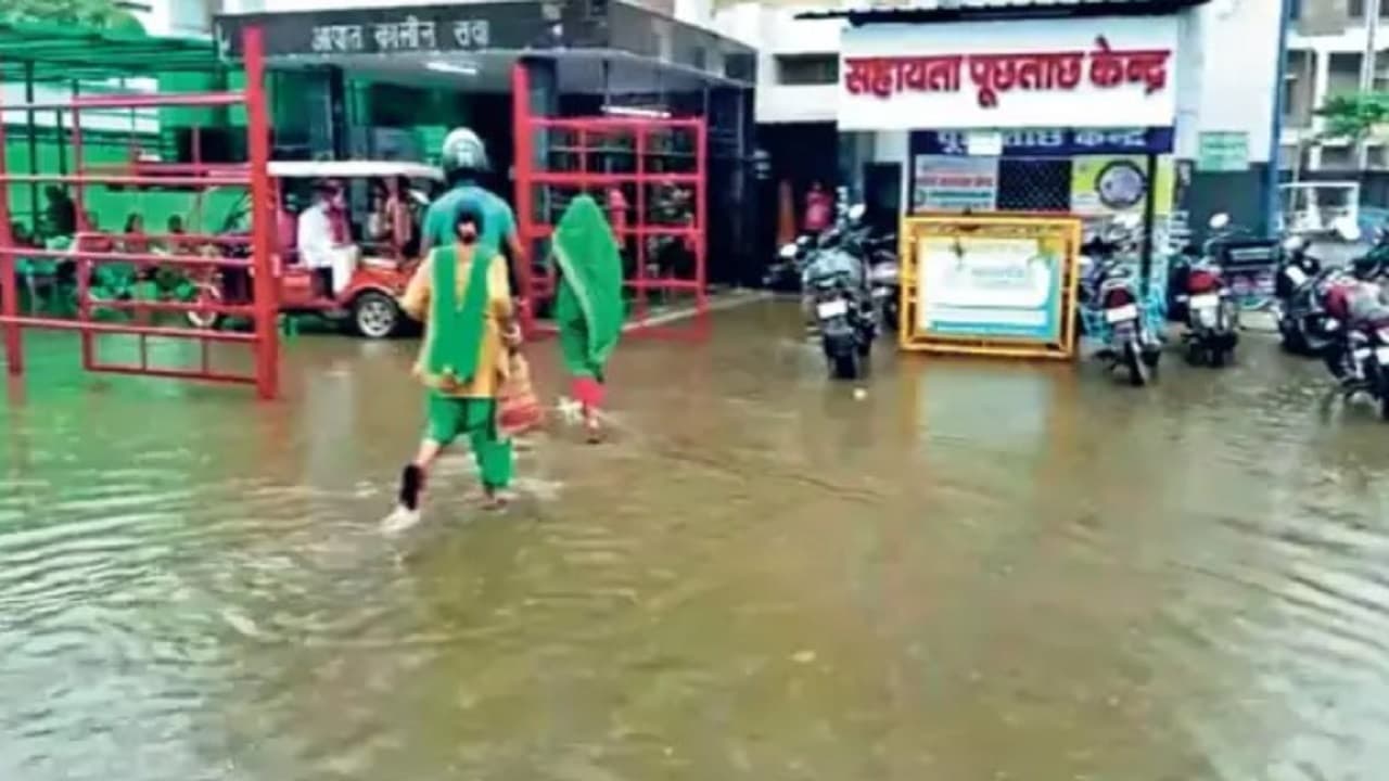 Bihar Weather: पटना में झमाझम बारिश से कई इलाकों में भारी जलजमाव, घरों में घुसा पानी, जानें शहर का अपडेट