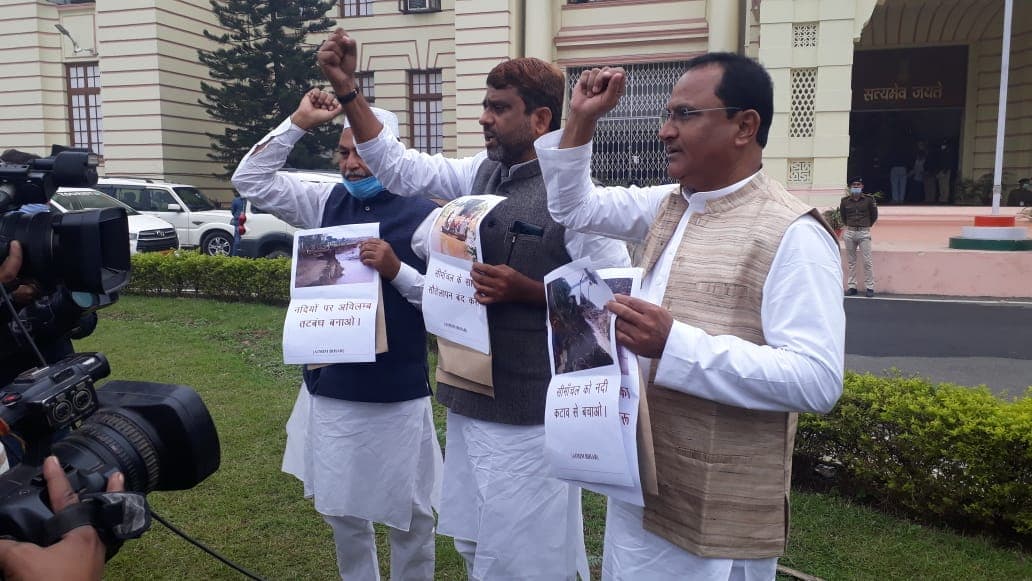 पहले क्लिनिक पर नंबर पाने के लिए एक माह का इंतजार करते थे लोग, अब पसरा है सन्नाटा