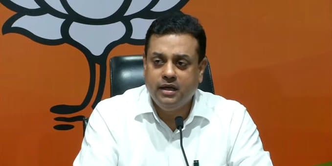 Oxygen Shortage: 'विपक्ष महामारी में भी कर रहा है राजनीति', छोटे भाई केजरीवाल और बड़े भाई राहुल पर भड़के पात्रा