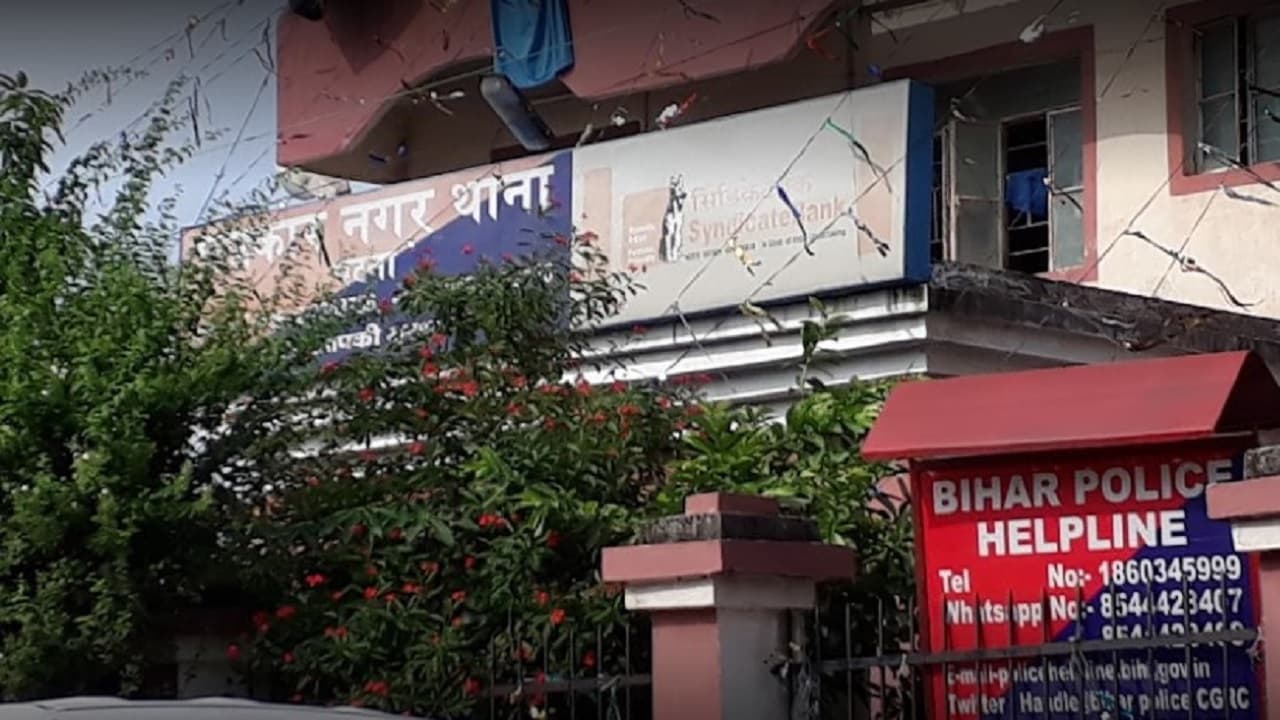 Patna News: भटका हुआ मासूम थाने में शरारत करने के बाद आराम से सोता रहा, रात भर तलाशती रही मां...