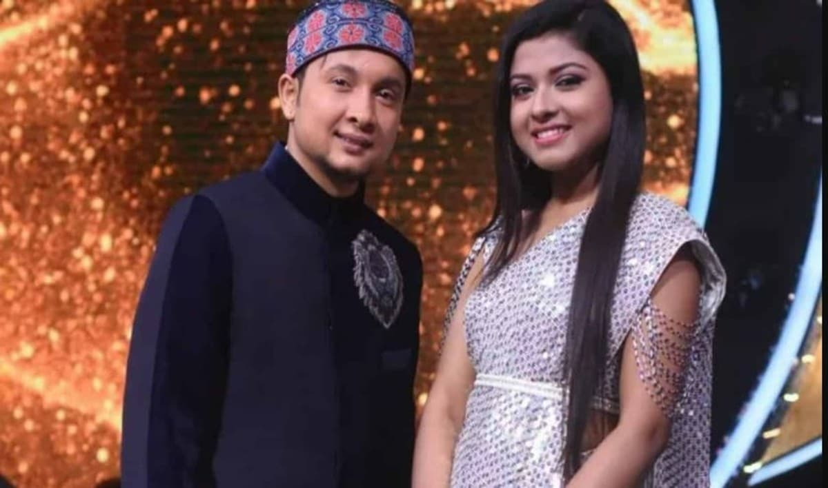 ‘Indian Idol 12’ विनर पवनदीप राजन और अरुणिता कांजीलाल लंदन की सड़कों पर हाथ थामे आये नजर, वीडियो वायरल ‘Indian Idol 12’ विनर पवनदीप राजन और अरुणिता कांजीलाल लंदन की सड़कों पर हाथ थामे आये नजर, वीडियो वायरल