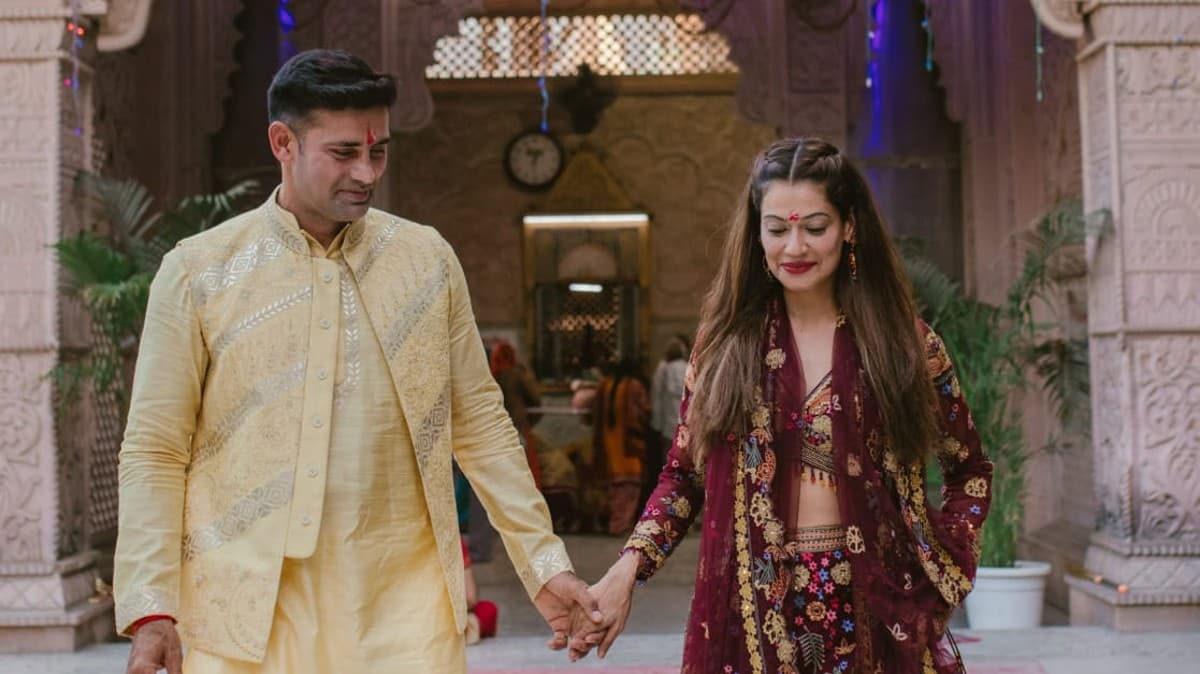 पायल रोहतगी और संग्राम सिंह ने महादेव से लिया आशीर्वाद, 850 साल पुराना है आगरा का ये मंदिर