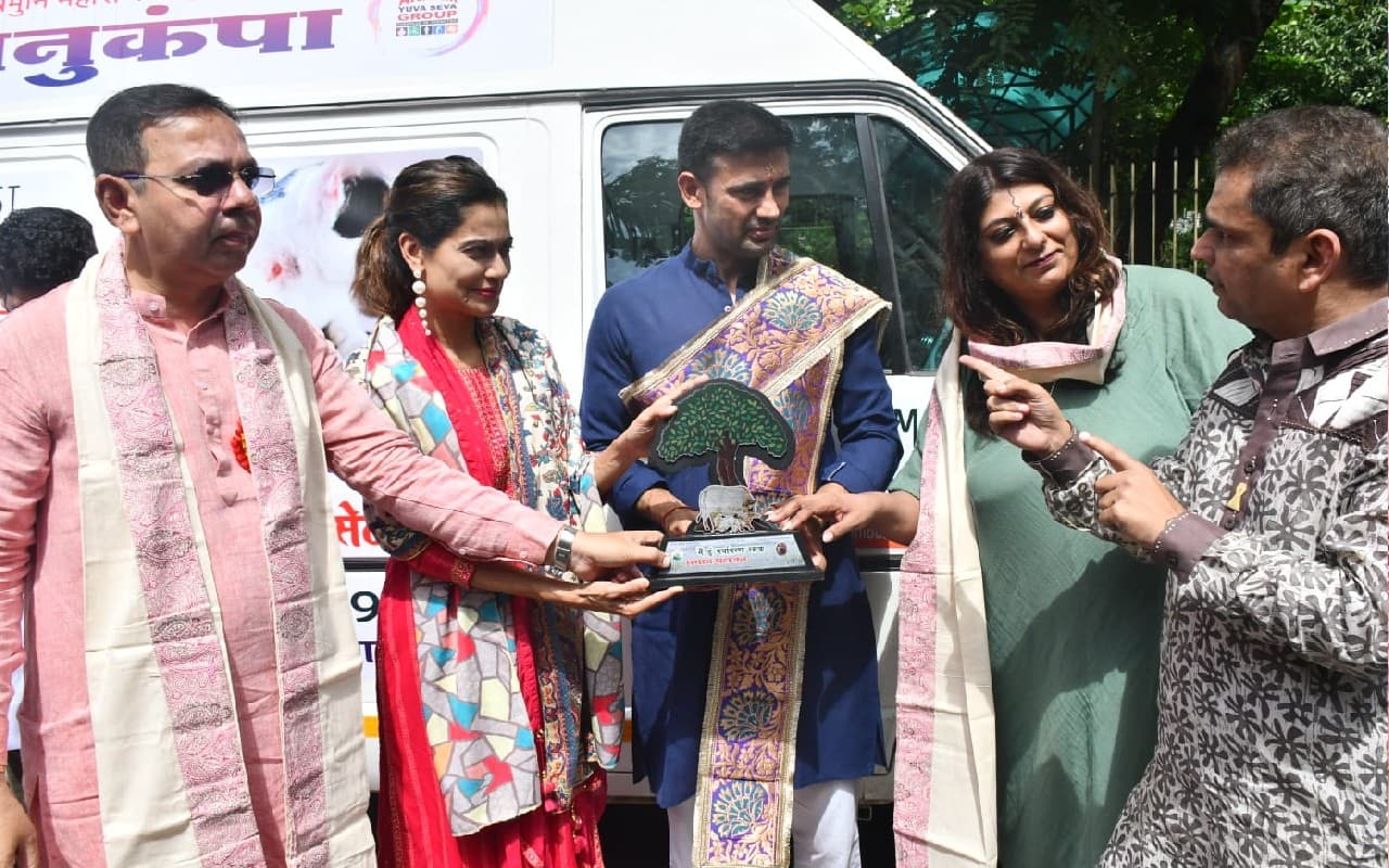 PHOTOS: संग्राम सिंह और पायल रोहतगी की बड़ी पहल! 11 मोबाइल एम्बुलेंस सुविधाओं को दी हरी झंडी