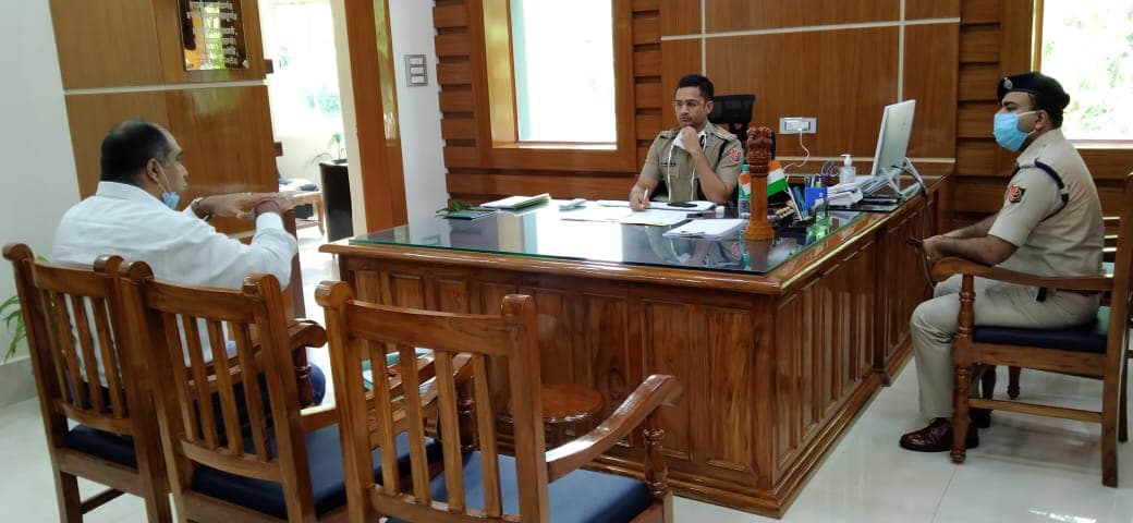 West bengal news : हरिशपुर और जामबाद में डेंजर जोन में रहनेवालों को सुरक्षित जगह शिफ्ट करने को लेकर पुलिस आयुक्त ने की बैठक