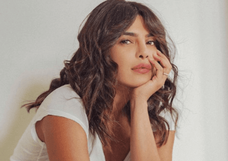 कोरोना से एक्ट्रेस प्रियंका चोपड़ा चिंतित, कहा- भारत मेरा देश, वहां लोग कोरोना से मर रहे हैं, प्लीज हेल्प... VIDEO