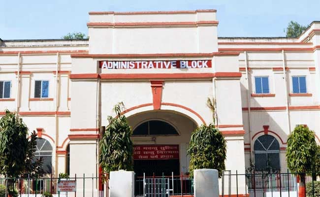 PMCH एडमिन ब्लॉक है हेरिटेज बिल्डिंग, इन्हें नहीं तोड़ा जाये, पूर्ववर्ती छात्रों के संगठन ने नीतीश कुमार से लगायी गुहार