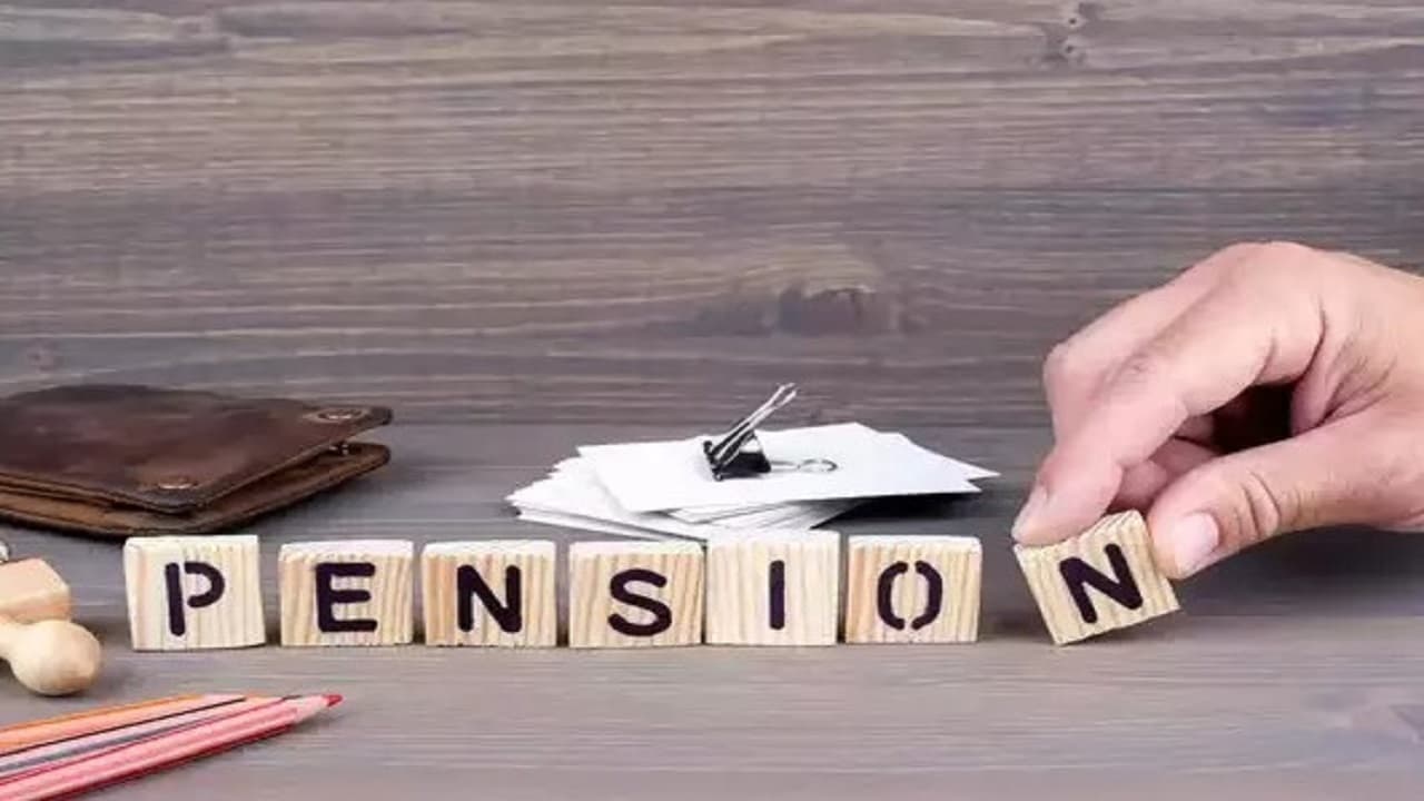 काम की खबर: पेंशनर लाइफ सर्टिफिकेट बैंक बिना गये भी करा सकते है अपडेट, घर बैठे जाने कैसे