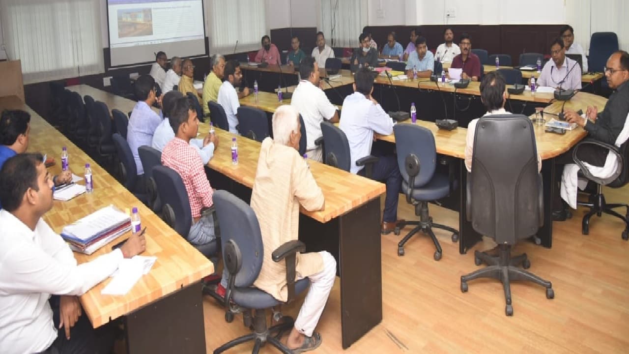 पटना के पाटलिपुत्र बस टर्मिनल को बनाया जाएगा और बेहतर, डीएम ने यात्री सुविधाओं को लेकर की बैठक