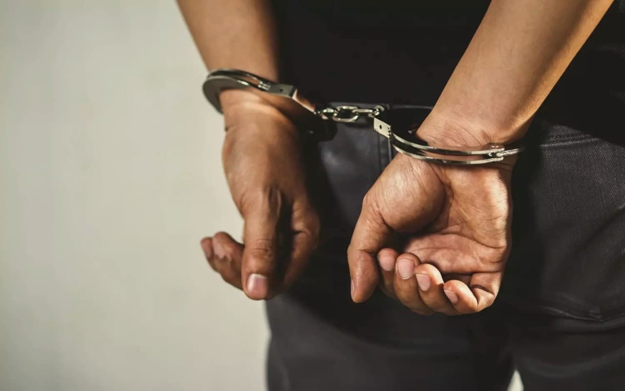 Delhi: आतंकी ट्रेनिंग लेने पाकिस्तान जा रहे दो युवक गिरफ्तार, पिस्टल और कारतूस बरामद