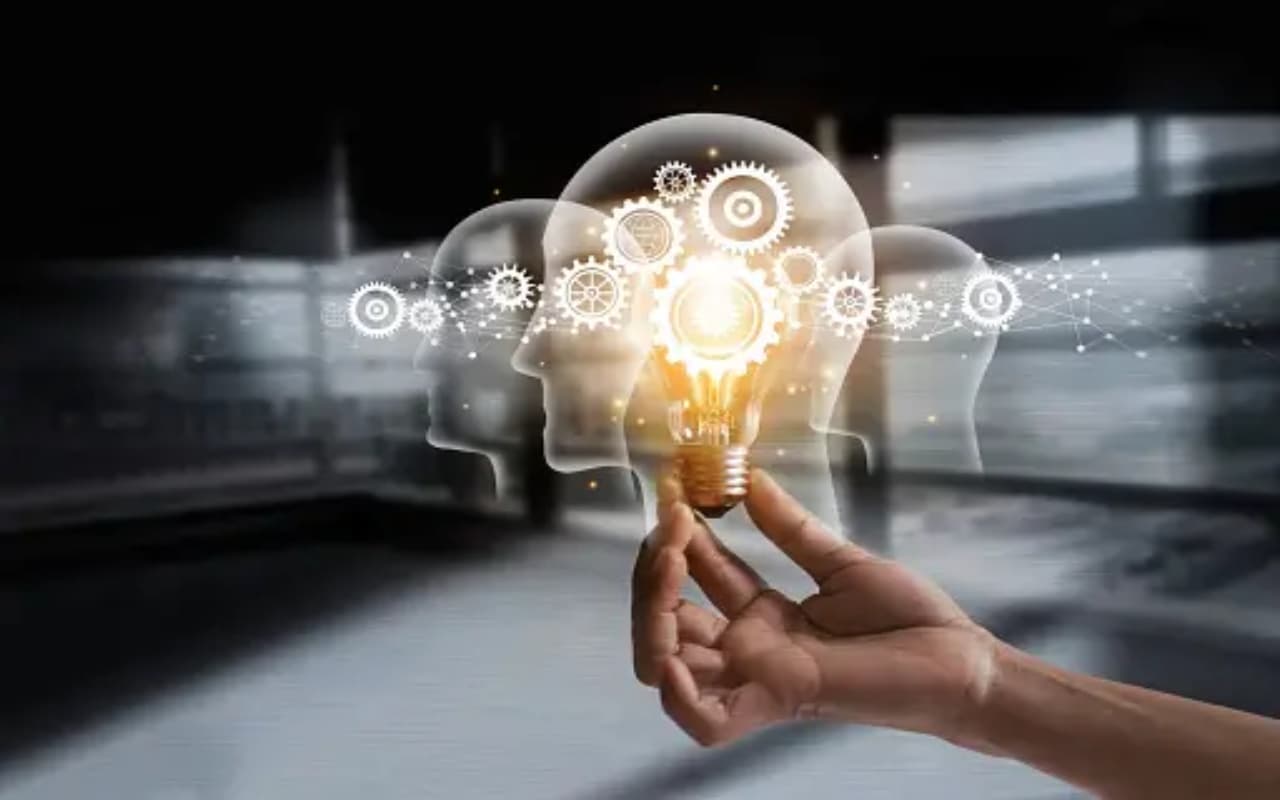 Personality Traits of Intelligent:  आप मत कहिए आपकी आदतें बता देंगी कितने बुद्धिमान हैं आप?