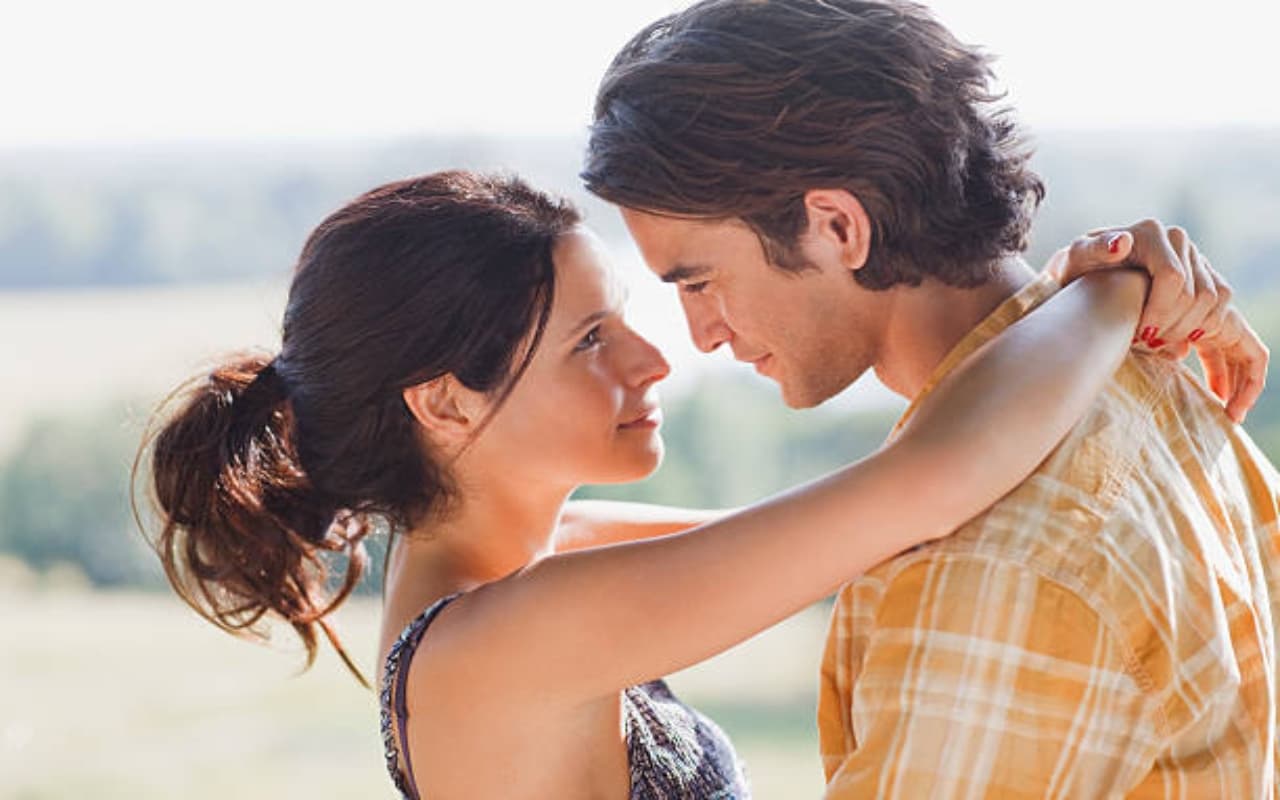 Personality Test : प्यार जाहिर करने के तरीके से जानिए लाइफ पार्टनर की पर्सनालिटी