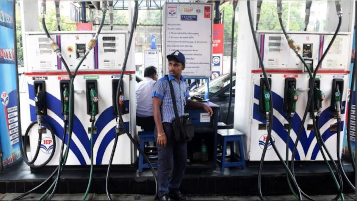 Petrol-Diesel Price: कच्चे तेल की कीमतों में दिखी नरमी, नोएडा से लेकर पटना तक बदले दाम, देखें अपडेट
