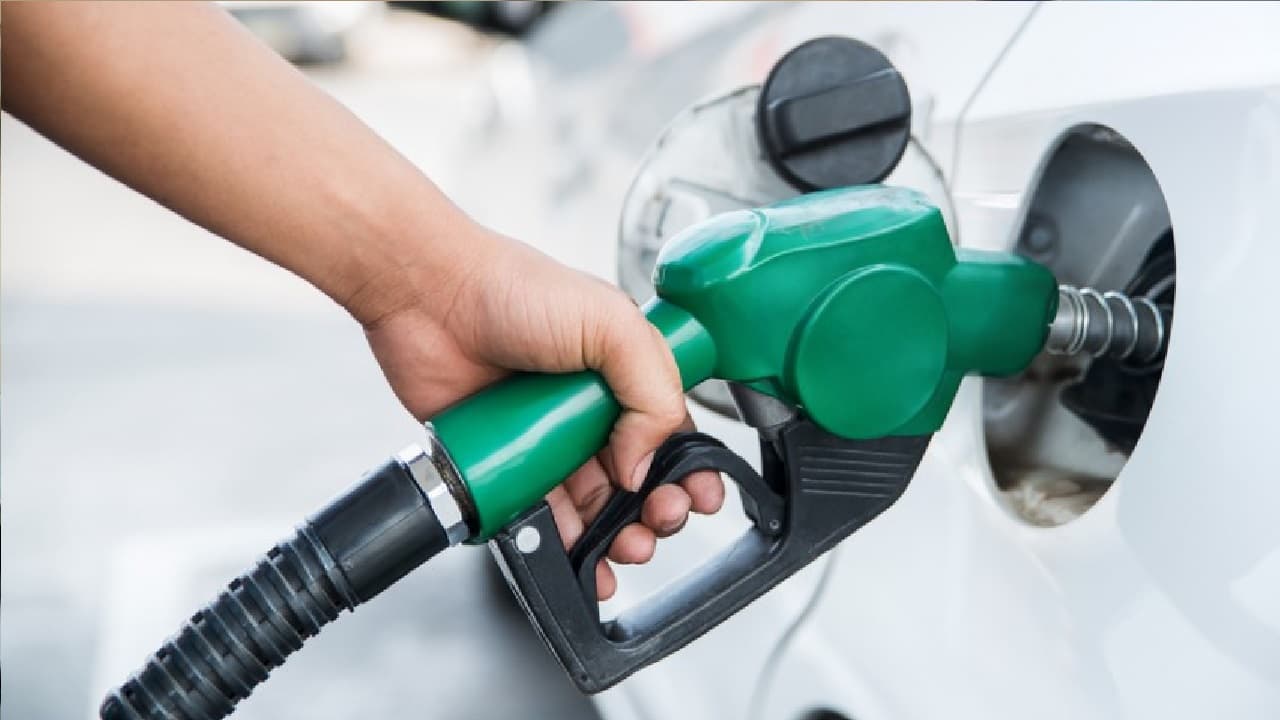 Petrol Diesel Price Hike : सरकार ने मानी पेट्रोल-डीजल से बंपर कमाई की बात, GST के दायरे में लाने का कोई प्रस्ताव नहीं