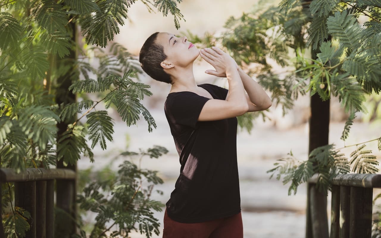 How To: योगासन से करे अपने फेस के डबल लाईनिंग को चुटकियों में खत्म, अपनाएं ये टिप्स