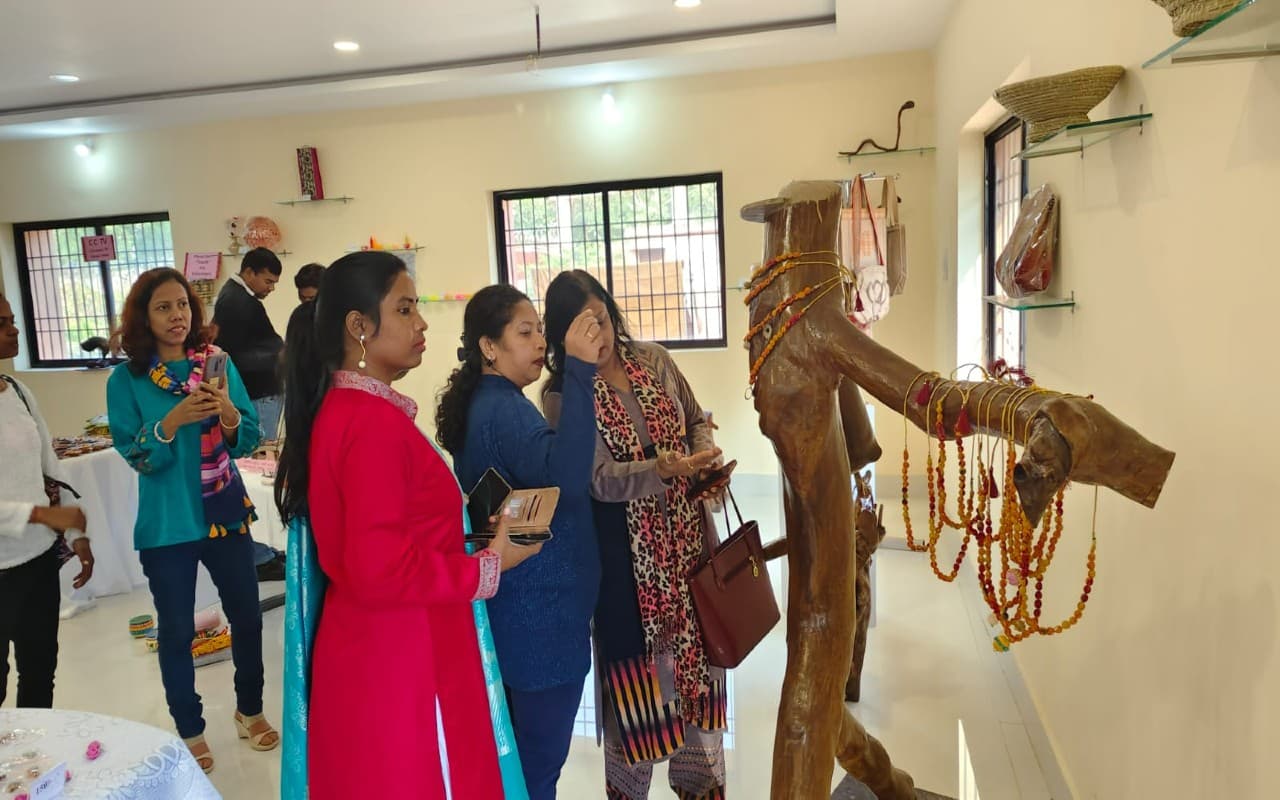 PHOTOS: पलामू के मेदिनीनगर-बेतला-नेतरहाट पथ पर पर्यटकों को आकर्षित कर रहा है पथिक