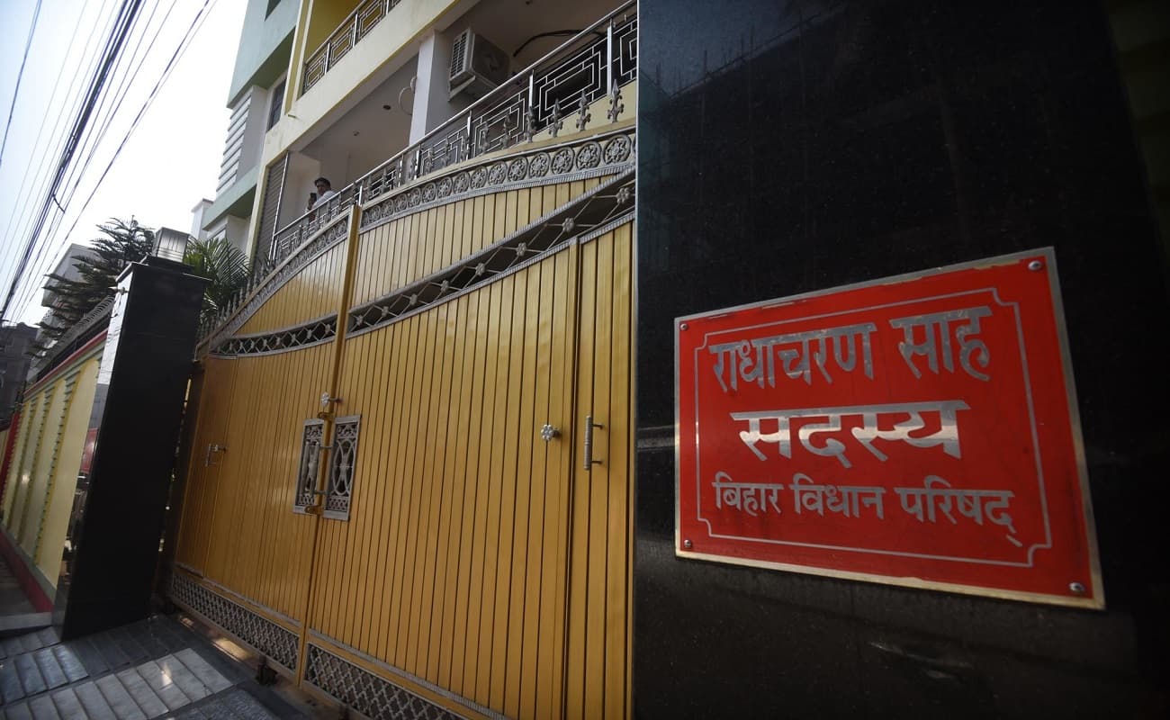 JDU-MLC राधा चरण साह और उनके पार्टनर अशोक के यहां आयकर की कार्रवाई, मिली 200 करोड़ के ट्रांजैक्शन की जानकारी