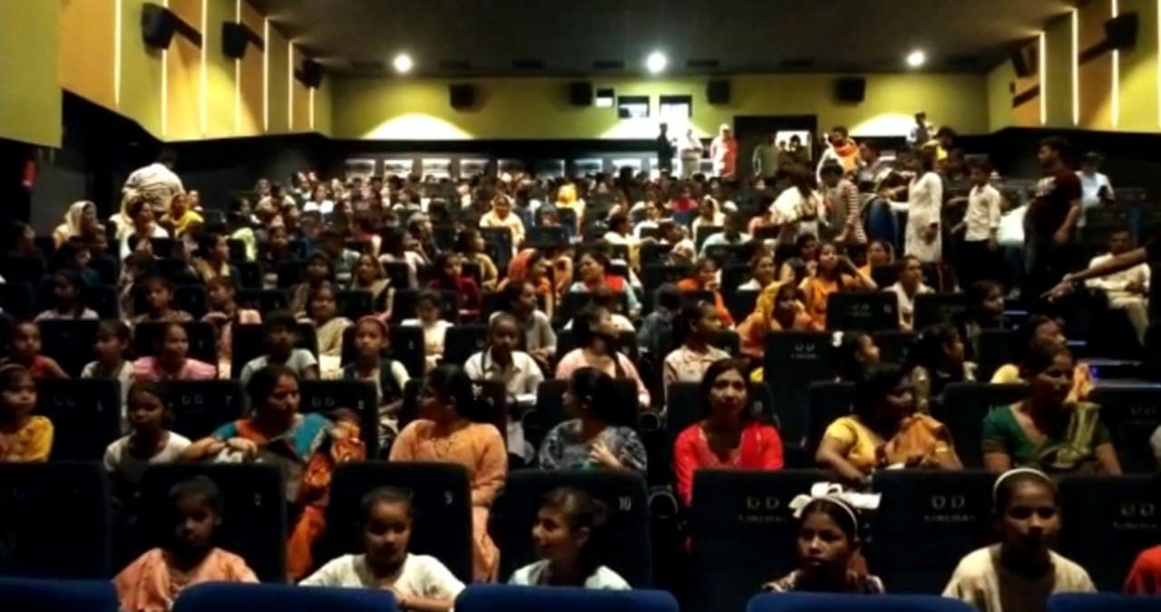 अलीगढ़ः 'द केरल स्टोरी' फिल्म देखकर युवतियों ने कहा - बहकावे में नहीं आना चाहिए