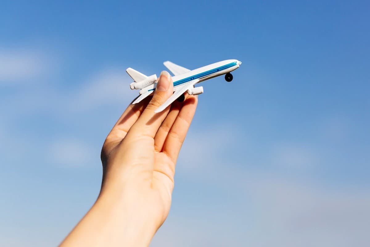 PHOTOS: दिवाली-छठ पूजा पर दिल्ली-मुंबई से लखनऊ, पटना और रांची के लिए फ्लाइट्स, यहां जानें किराया