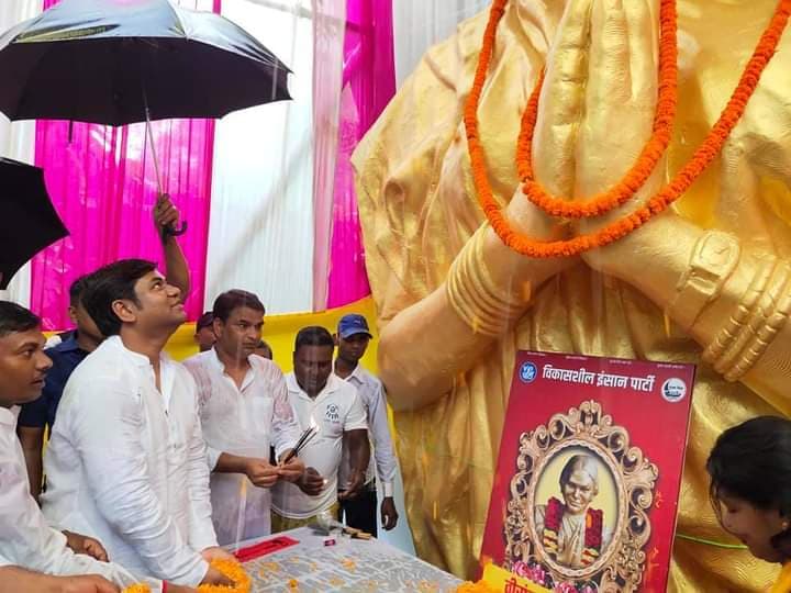 यूपी चुनाव 2022 : मुकेश सहनी की VIP ने झोंकी पूरी ताकत, फूलन देवी के जरिए घर-घर पहुंचने की कर रही है तैयारी यूपी चुनाव 2022 : मुकेश सहनी की VIP ने झोंकी पूरी ताकत, फूलन देवी के जरिए घर-घर पहुंचने की कर रही है तैयारी