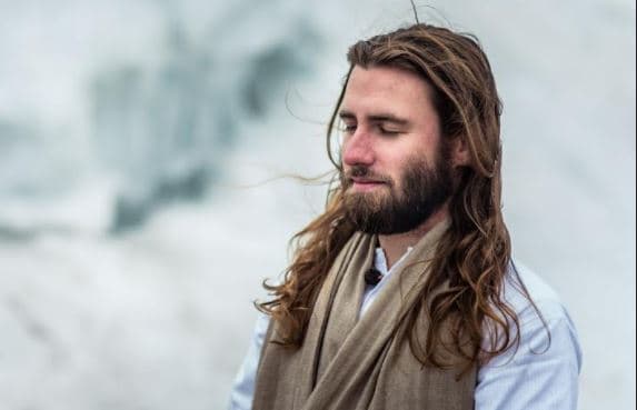 लुकिंग इनवर्ड (भीतर देखना) : परिवर्तनशील जगत में स्थिरता के लिए ध्यान