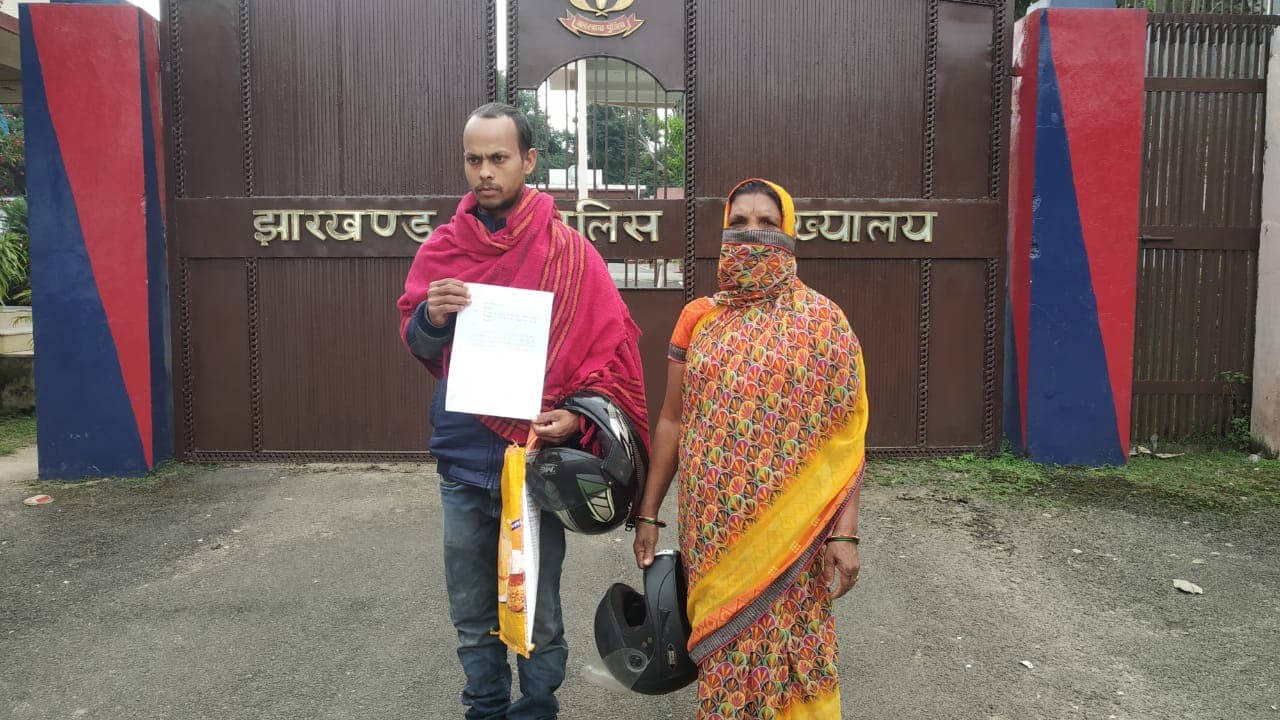 गिरधारी साहू हत्याकांड : थानेदार ने नामजद आरोपी को छोड़ा, हत्या की मिल रही धमकी, डीजीपी से न्याय की गुहार गिरधारी साहू हत्याकांड : थानेदार ने नामजद आरोपी को छोड़ा, हत्या की मिल रही धमकी, डीजीपी से न्याय की गुहार