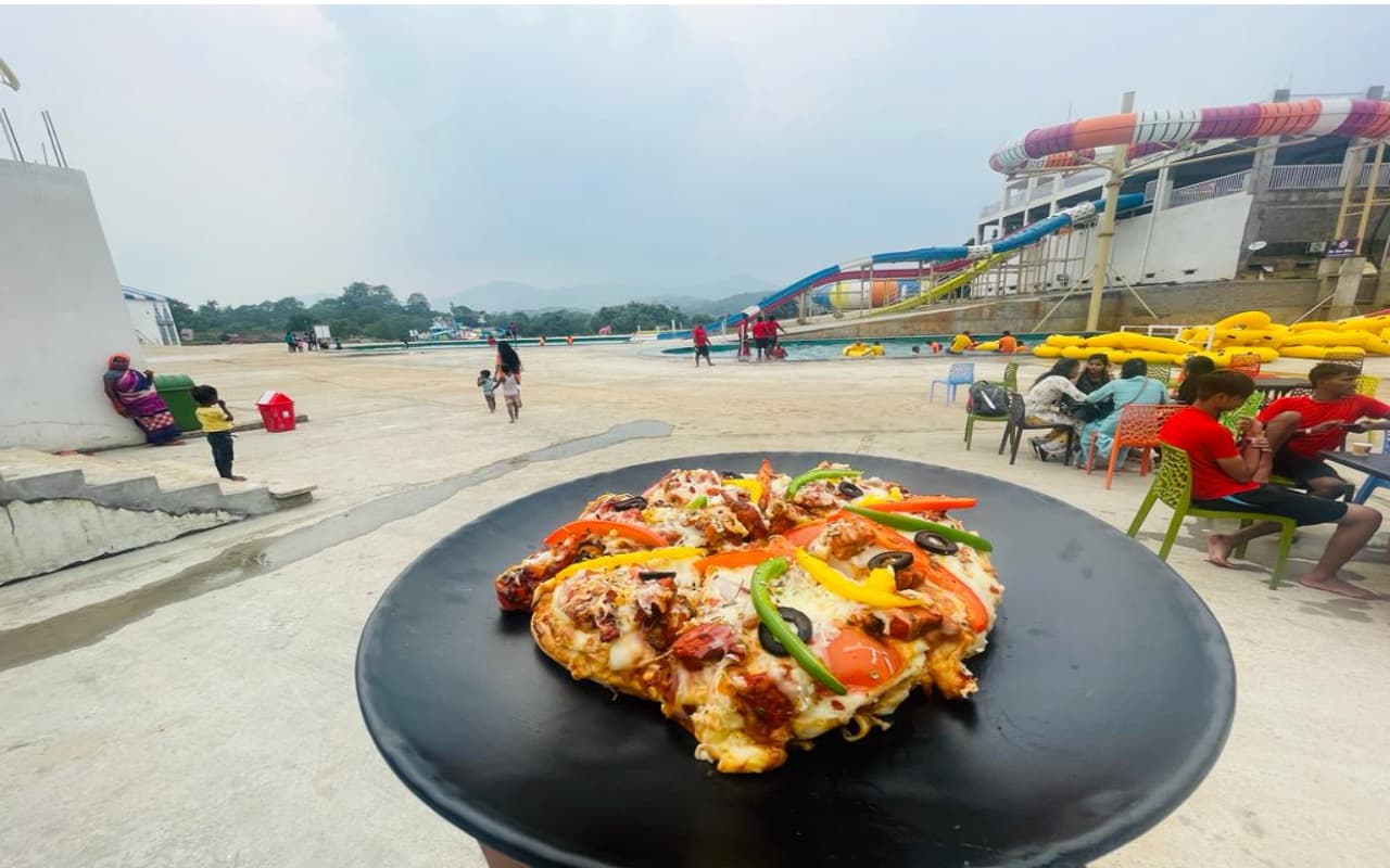 तंदूर पिज्जा, प्राउन के समोसे, कचौड़ी सहित कई व्यंजनों का लेना चाहते हैं आनंद, तो रांची के इस जगह पर जरूर आएं