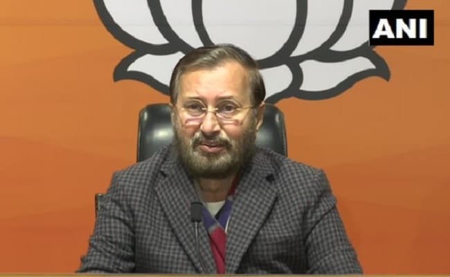 Farmers Tractor Rally Violence : प्रकाश जावड़ेकर ने कहा- लाल किले का अपमान बर्दाश्त नहीं, दोषियों के खिलाफ कार्रवाई होगी